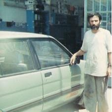 Eşref Aşkar atölyede